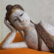 Bouddha couché yoga pour diminuer la fatigue